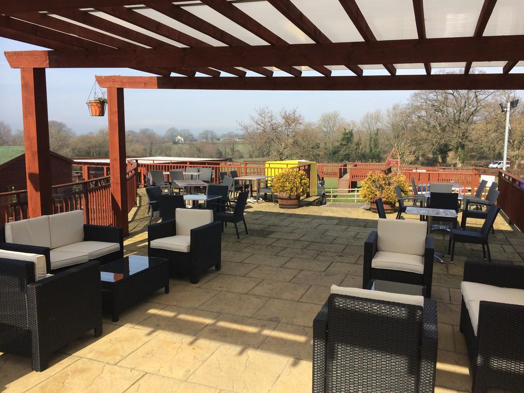 Hunters Lodge Inn Wincanton Buitenkant foto