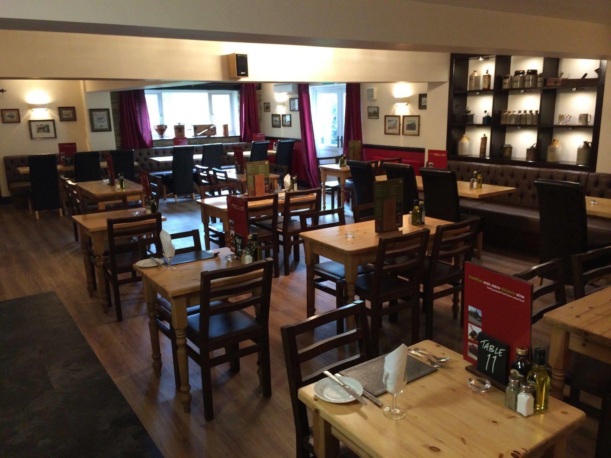 Hunters Lodge Inn Wincanton Buitenkant foto