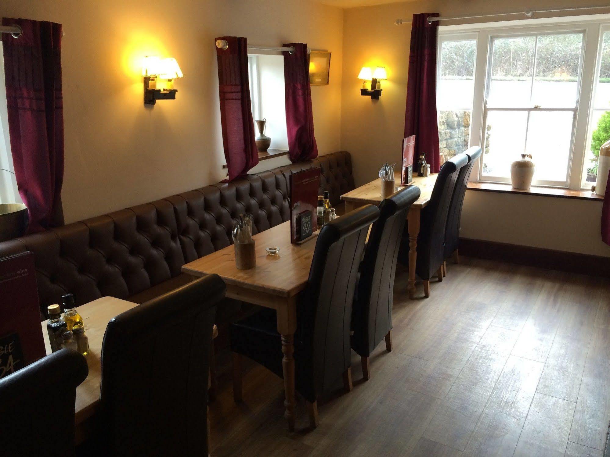 Hunters Lodge Inn Wincanton Buitenkant foto