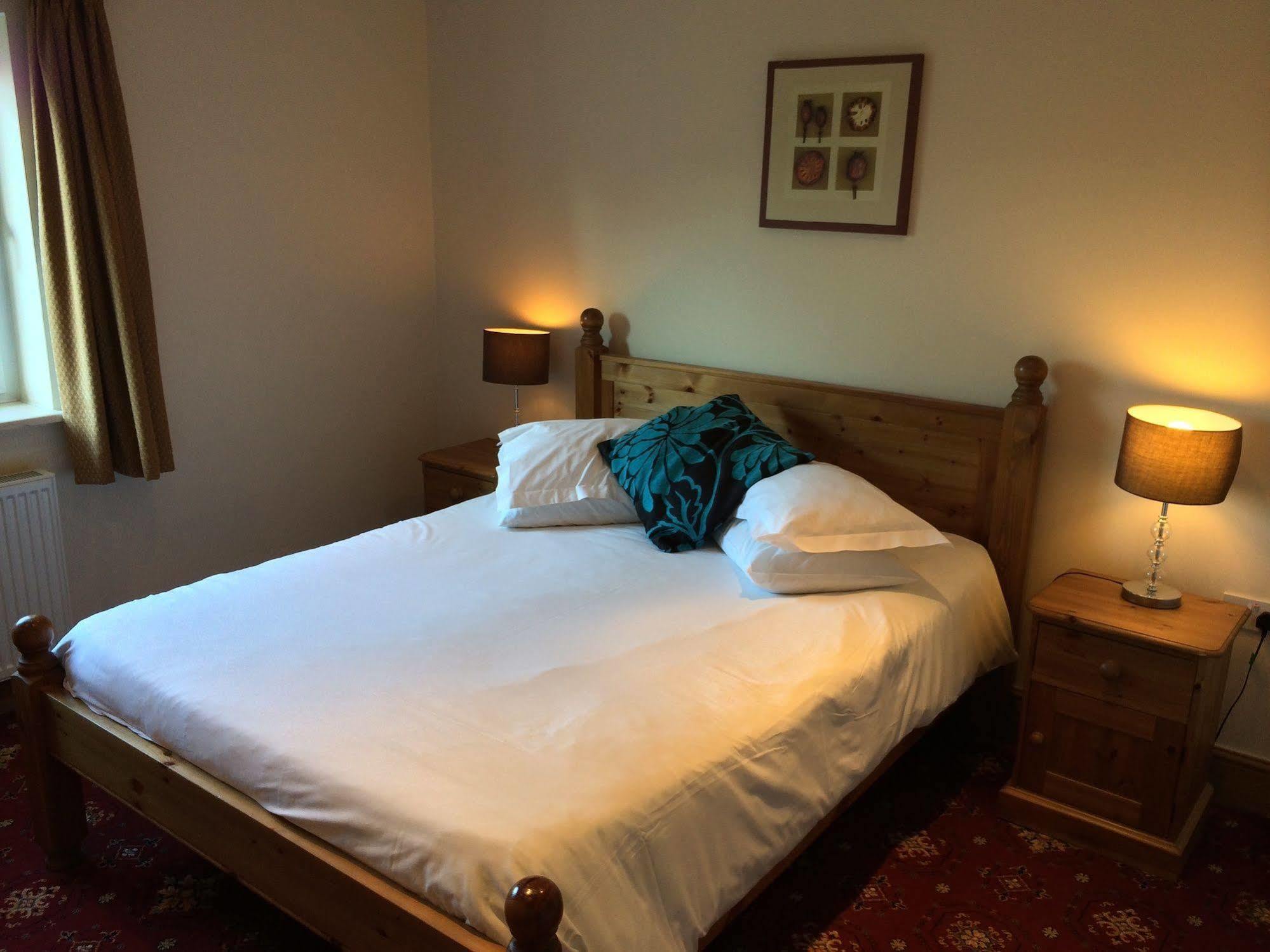 Hunters Lodge Inn Wincanton Buitenkant foto