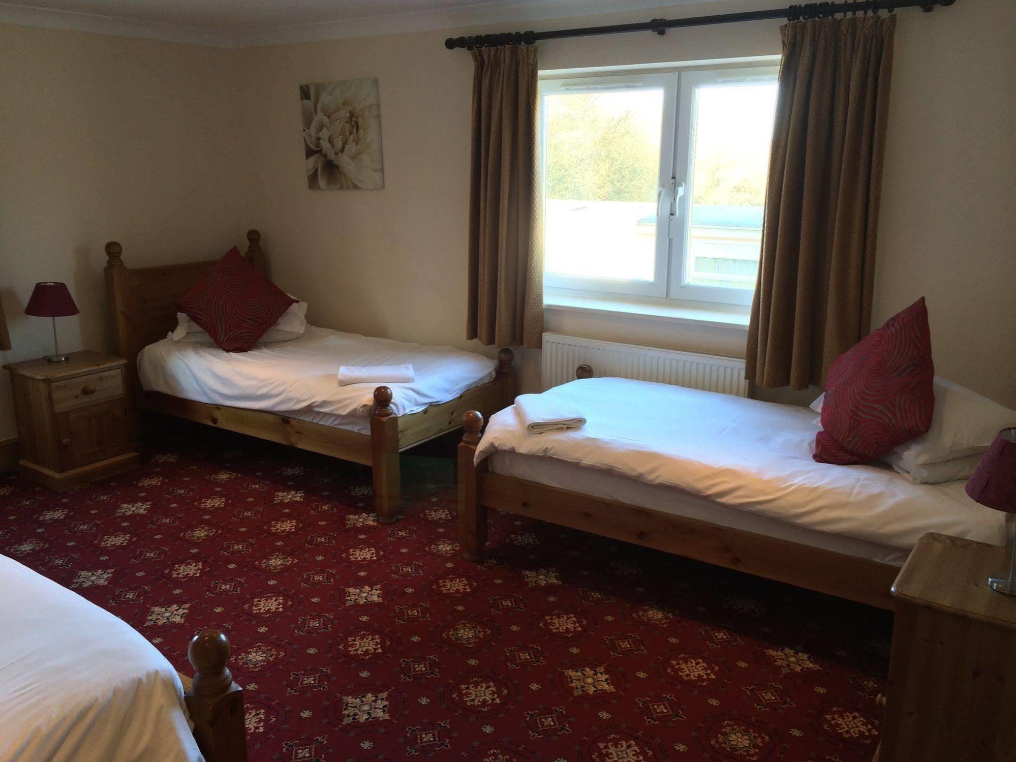 Hunters Lodge Inn Wincanton Buitenkant foto