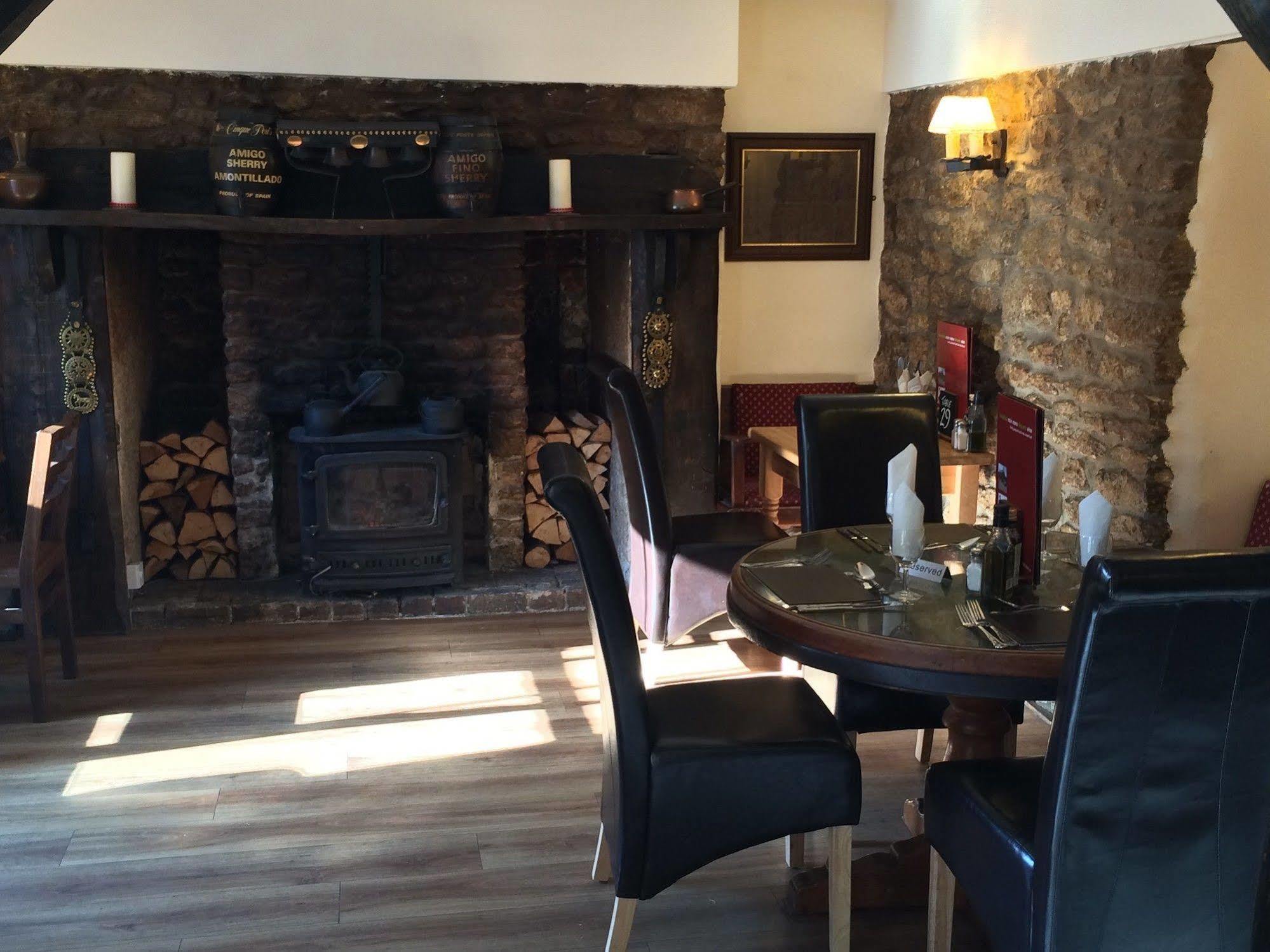 Hunters Lodge Inn Wincanton Buitenkant foto